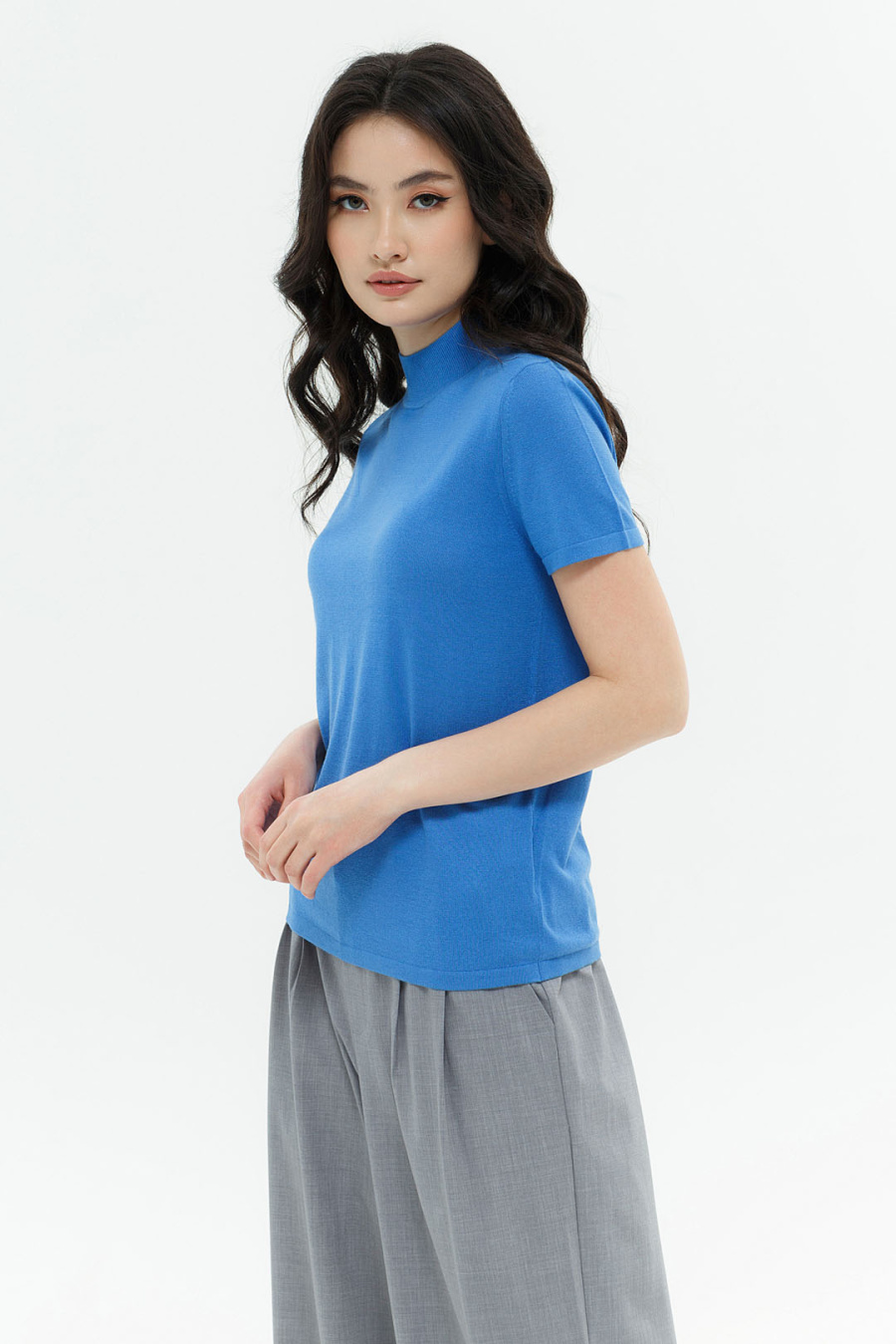 Купить футболка из шёлка и кашемира blue sky. Цвет: Молочный, Пастельно-фиолетовый, Пастельно-розовый, Ярко-синий
