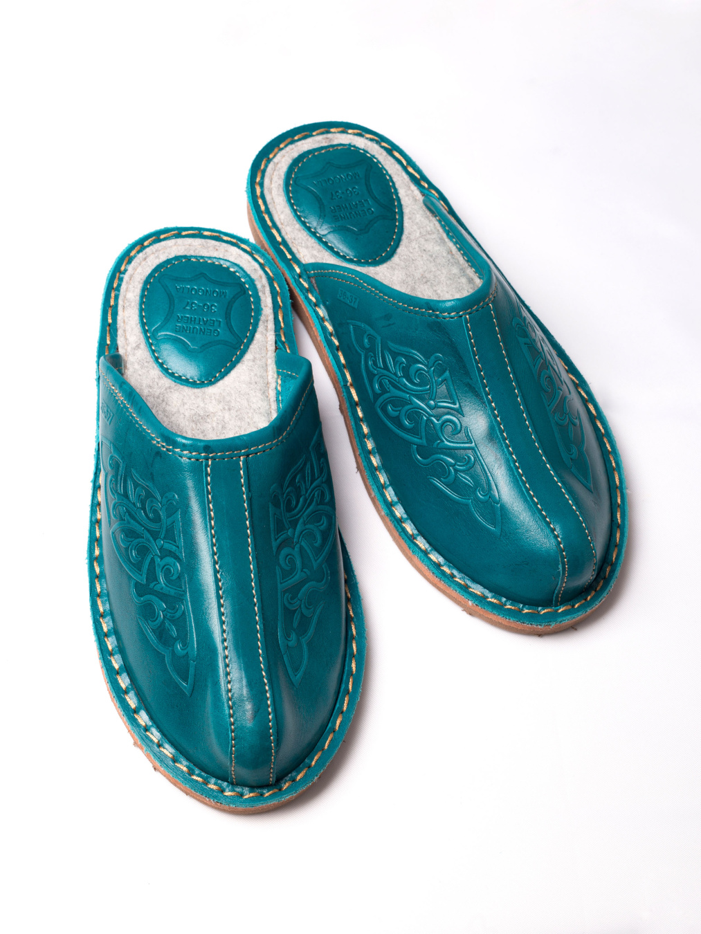 Купить тапочки кожаные с орнаментом bogts. Цвет: Сливовый, Шоколадный, Коричневый, Синий, Бордовый, Красный, В ассортименте, Бирюзовый
