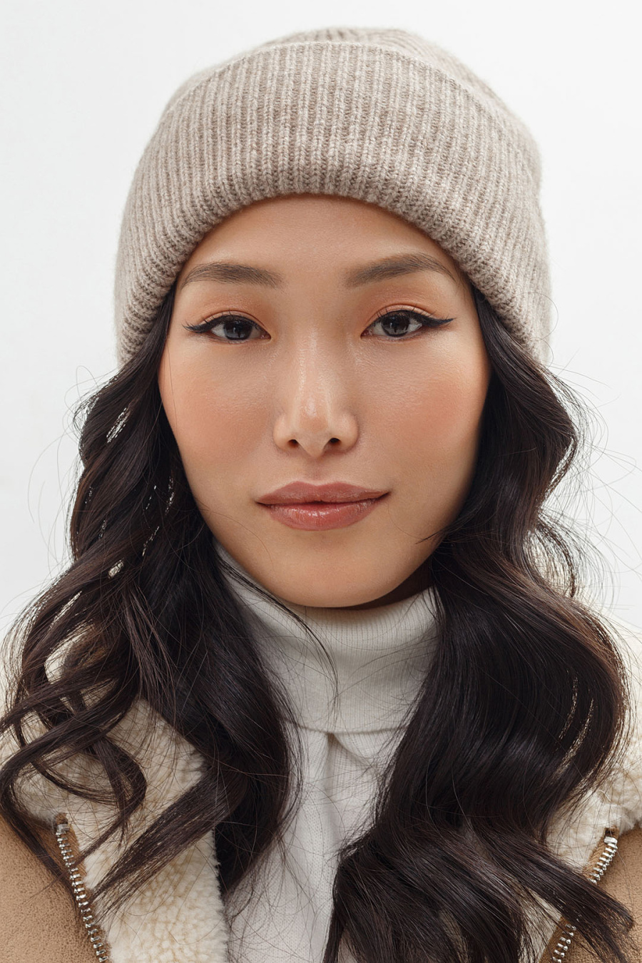 Купить шапка c отворотом из овечьего пуха и кашемира cashmere house. Цвет: Белый , Коричневый, Тёмно-серый