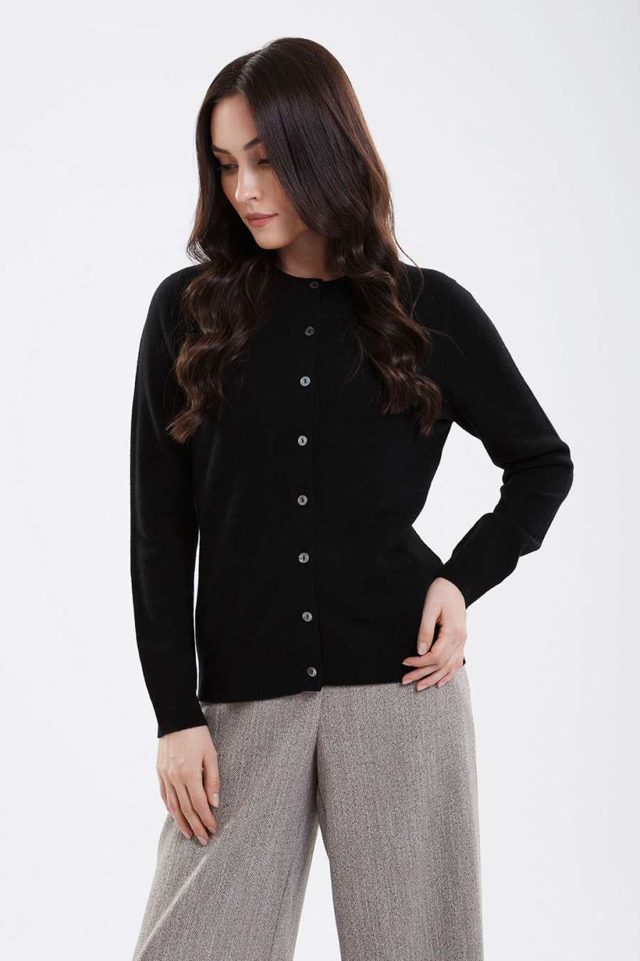 Купить кардиган из 100% кашемира gobi. Цвет: Коричневый, Бежево-коричневый, Белый , Розовый, Голубой, Сапфировый, Светло-розовый, Чёрный
