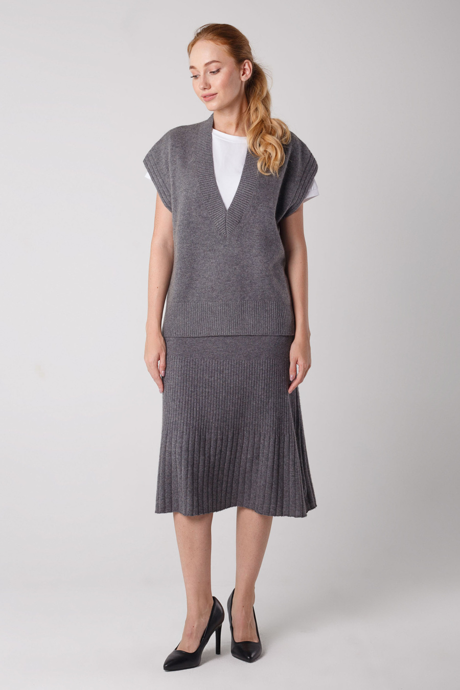 Купить жилет с v-образным вырезом из кашемира munkh. Цвет: Мятный, Тёмно-коричневый, Серый 
