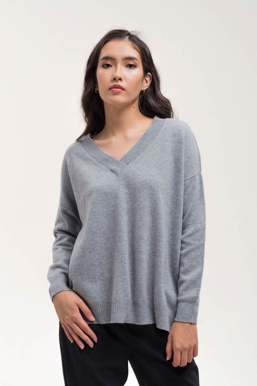 Купить пуловер свободного кроя из кашемира munkh. Цвет: Коричневый, Светло-серый, Тёмно-синий, Пыльно-розовый, Лавандовый, Серый , Песочный
