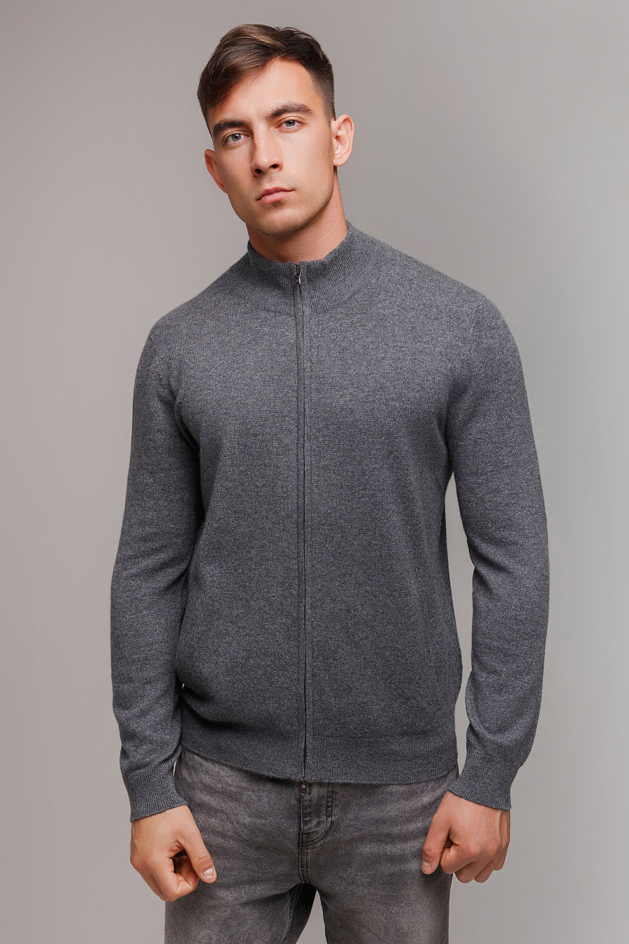 Купить кардиган из кашемира на молнии gobi. Цвет: Чёрно-синий, Коричневый, Тёмно-серый, Серебристо-серый, Графитовый, Светло-серый, Чёрный
