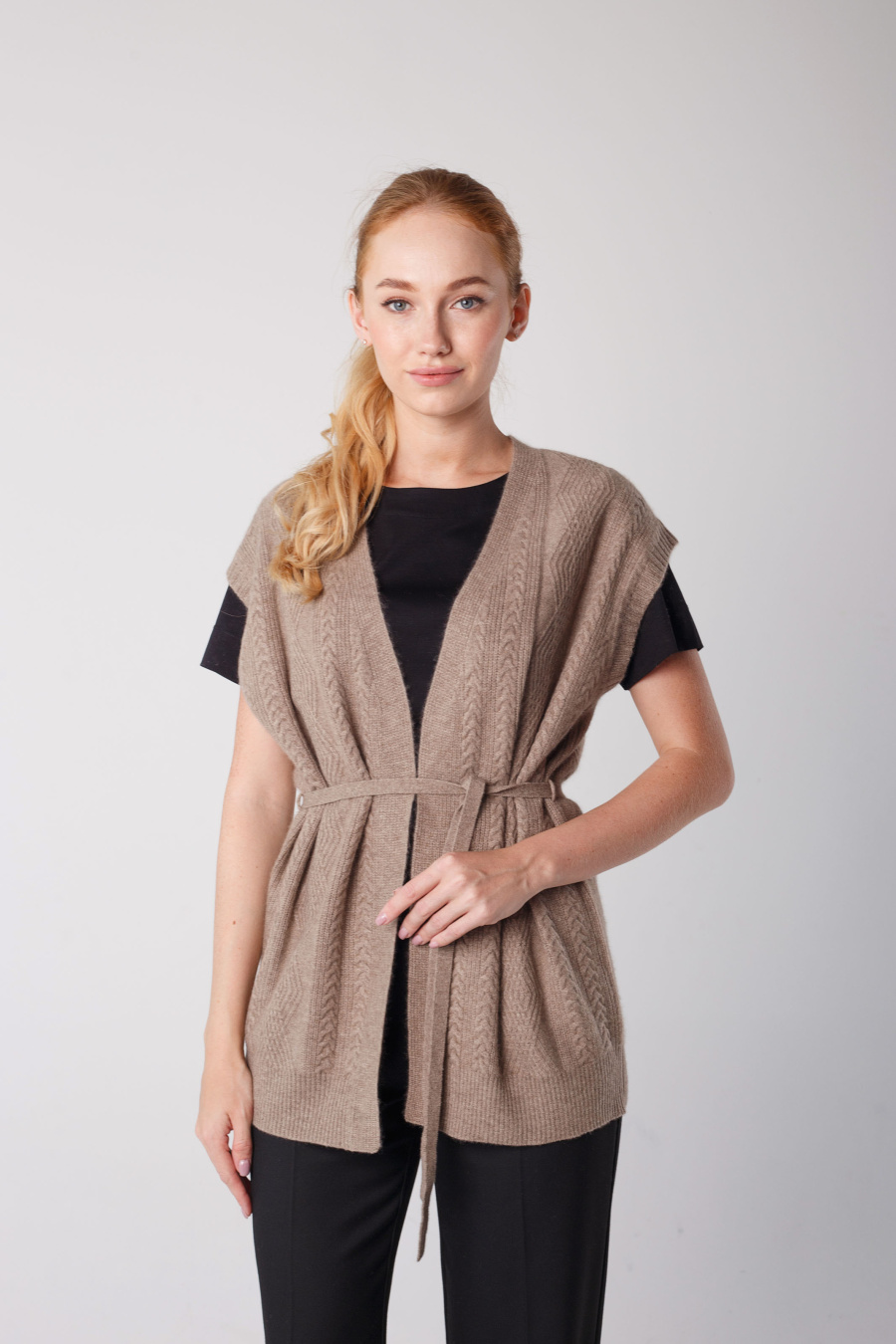 Купить жилет из кашемира munkh. Цвет: Бежево-коричневый, Коричневый, Песочный
