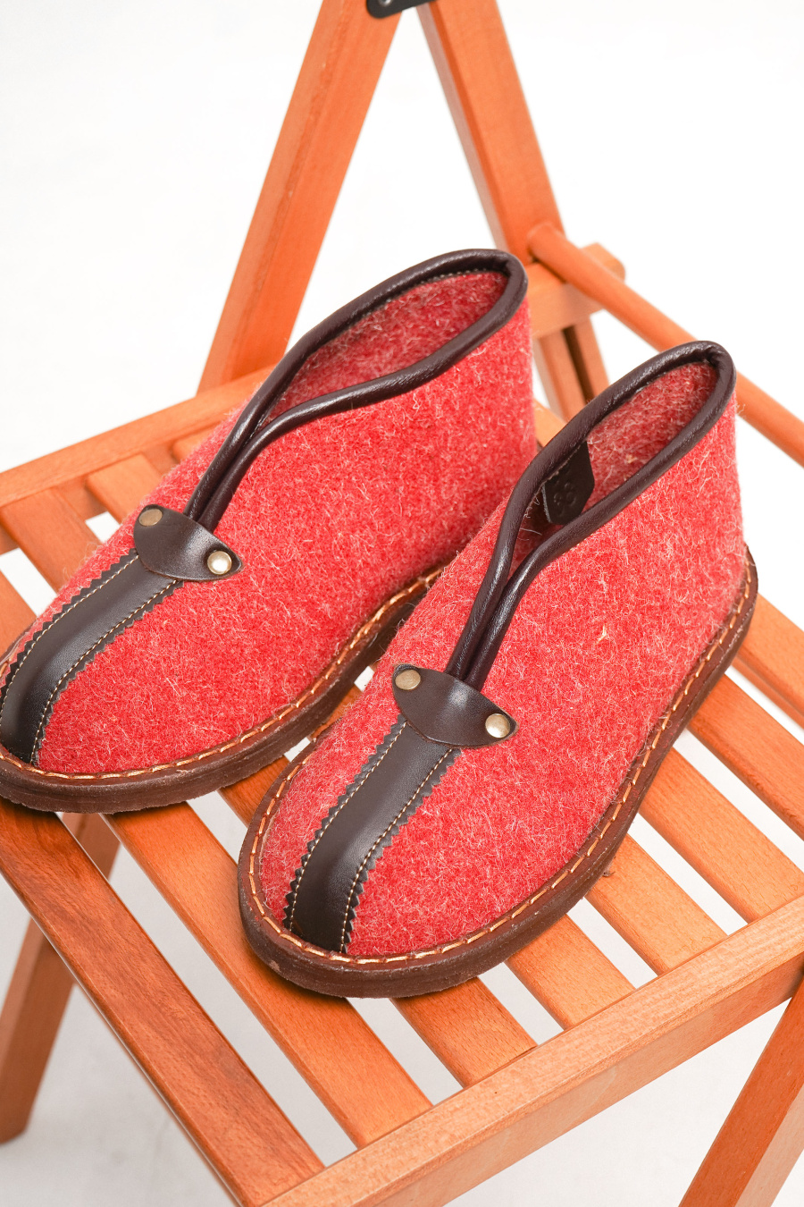 Купить чуни из войлока bogts. Цвет: Серый, Красный, Чёрный, Коричневый, Зелёный, В ассортименте
