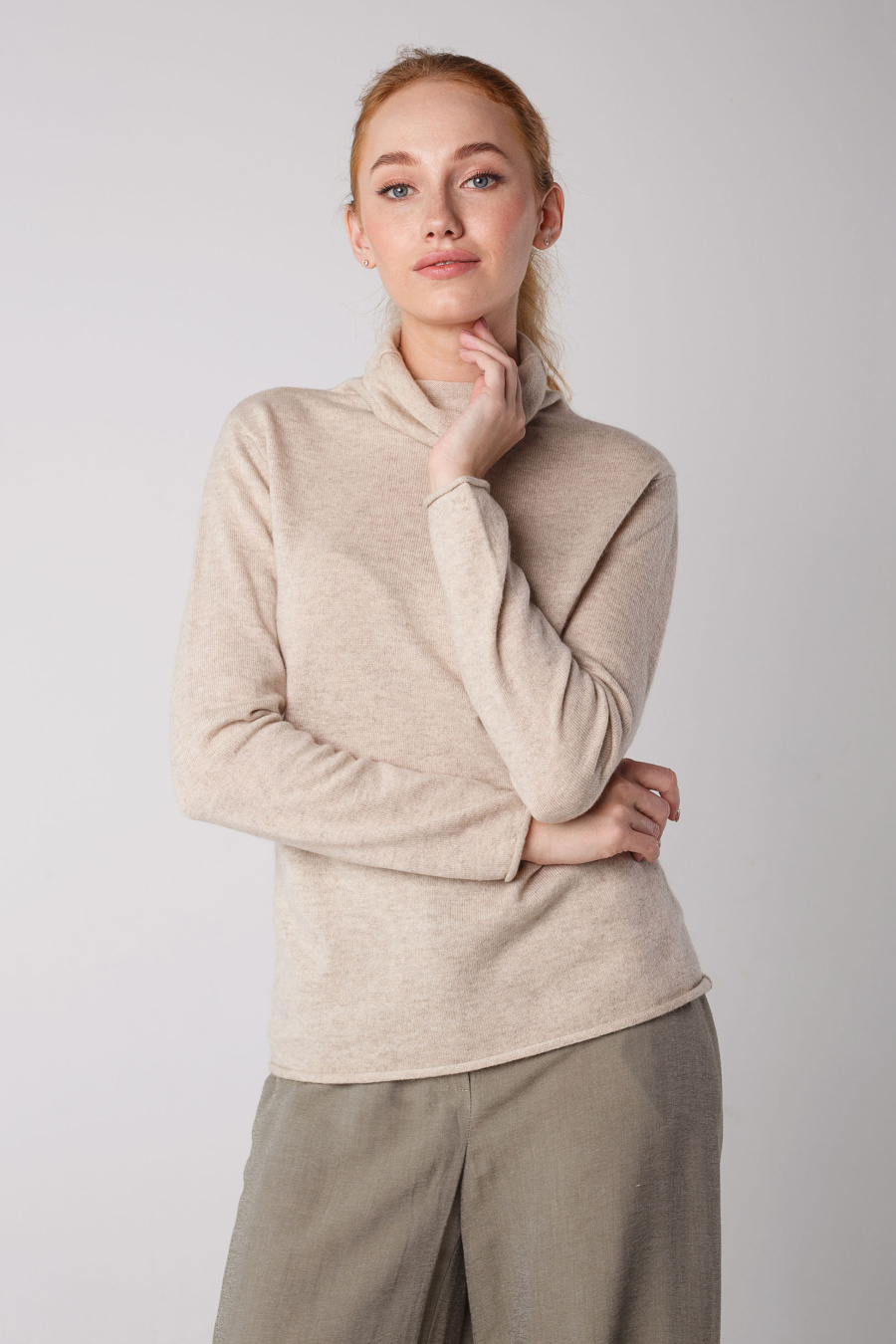 Купить водолазка базовая из кашемира munkh. Цвет: Кремовый, Лунный камень, Бежево-коричневый, Пыльно-розовый, Голубой

