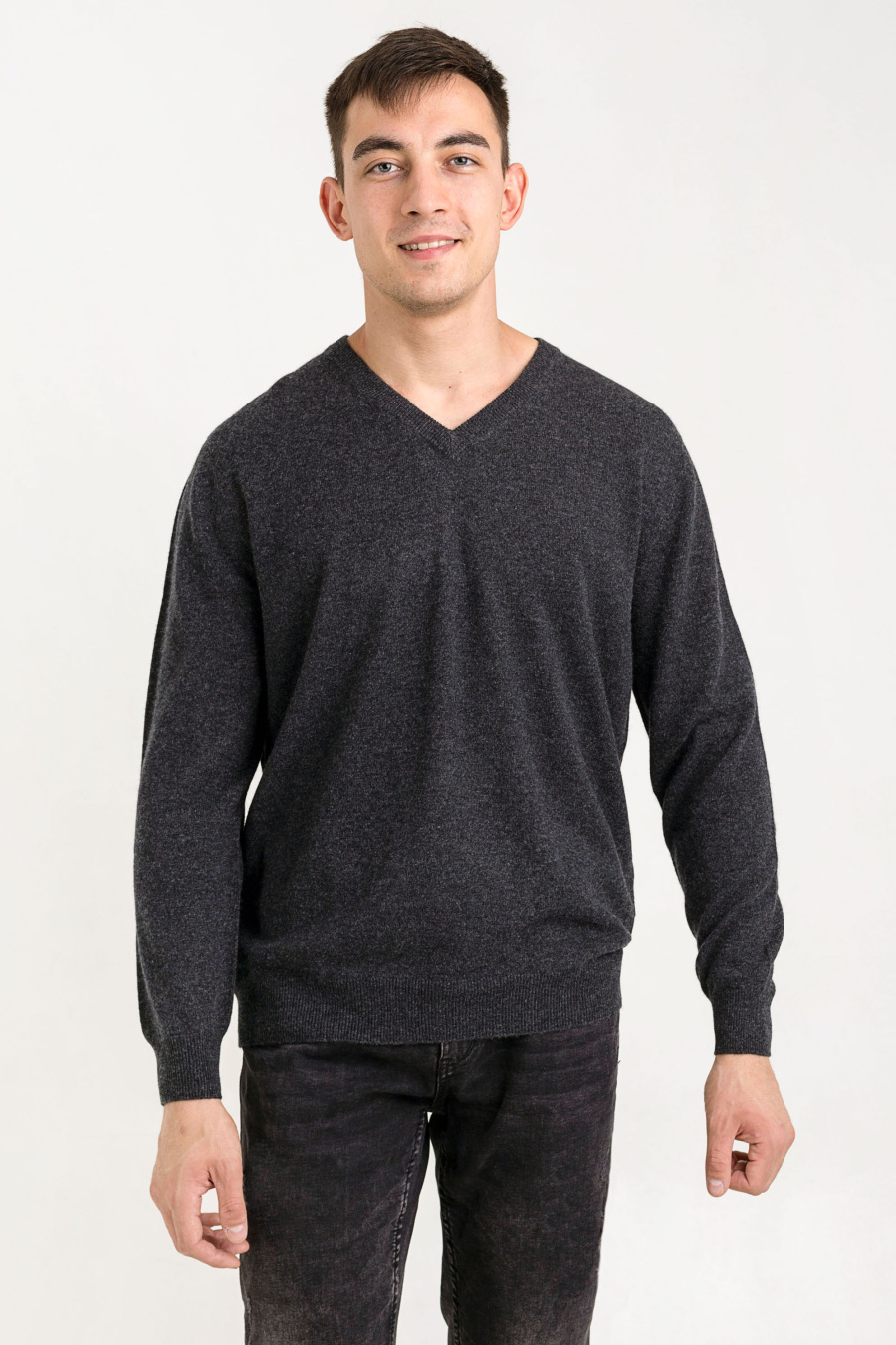 Купить пуловер с v-образным вырезом из кашемира gobi. Цвет: Чёрный, Чёрно-синий, Графитовый, Тёмно-серый, Коричневый
