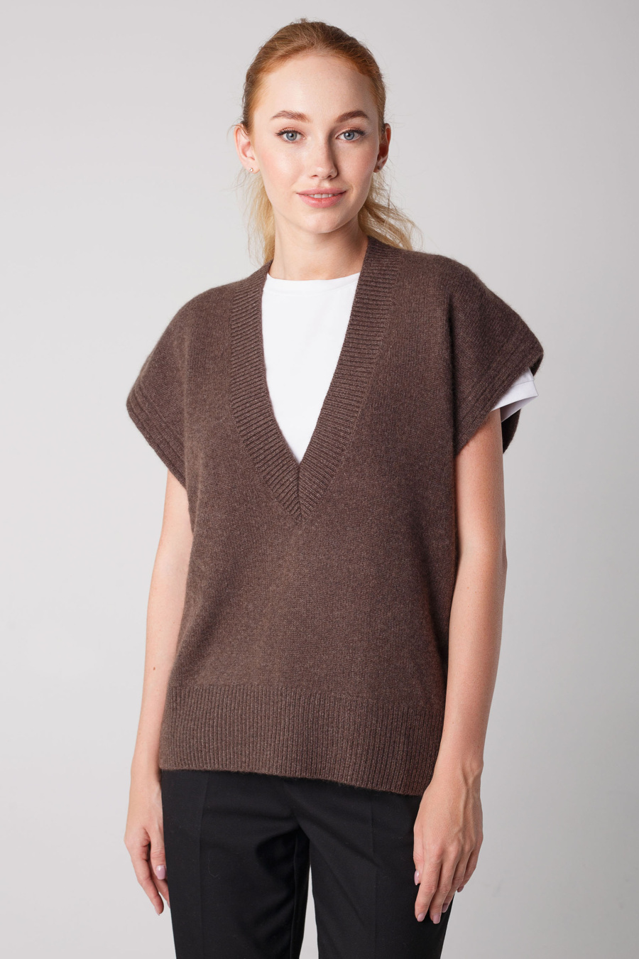 Купить жилет с v-образным вырезом из кашемира munkh. Цвет: Тёмно-коричневый, Серый , Мятный
