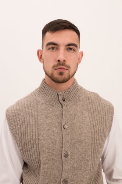 Купить жилет из натуральной шерсти на пуговицах тод. Цвет: Коричневый, Серый, Шоколадный
