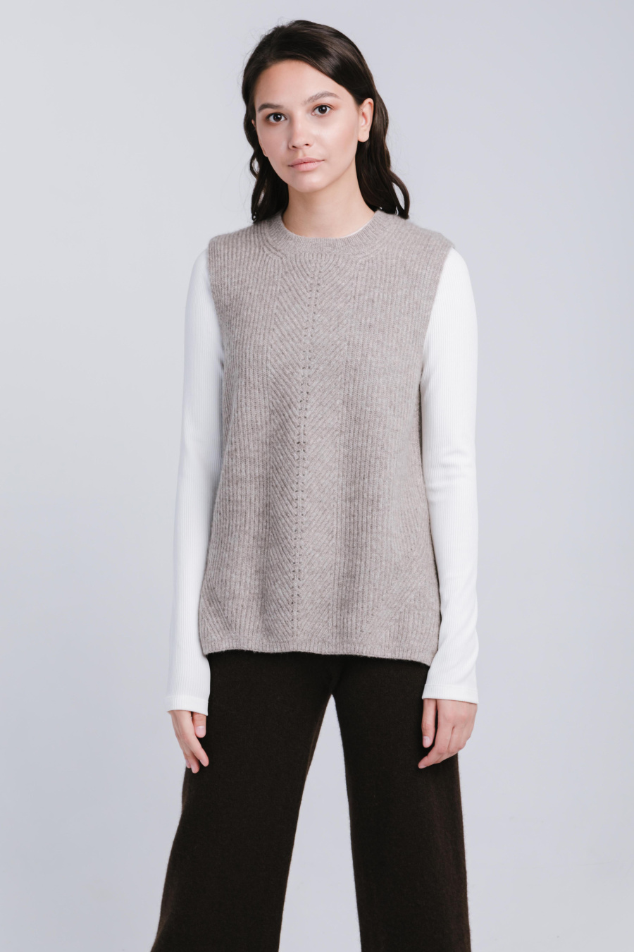 Купить жилет из пуха яка с круглым вырезом munkh. Цвет: Светло-серый
