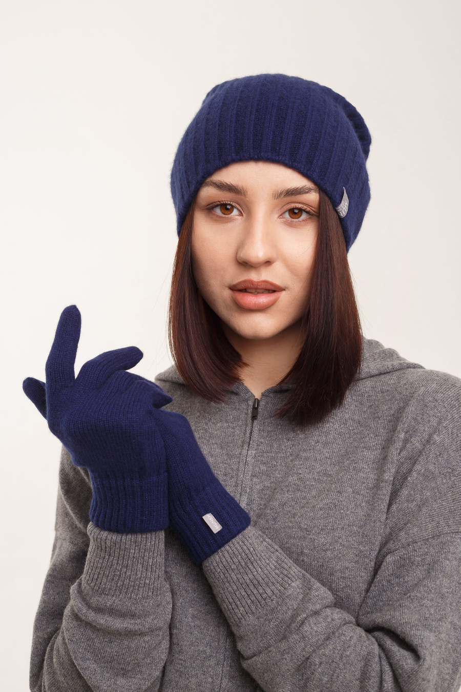 Купить перчатки из 100% кашемира munkh. Цвет: Синий, Коричневый, Серый , Бордовый , Бежево-коричневый, Графитовый, Бежевый , Светло-серый, Голубой, Тёмно-синий
