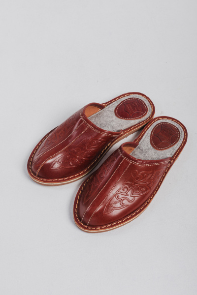 Купить тапочки кожаные с орнаментом bogts. Цвет: Бордовый, Сливовый, Шоколадный, Коричневый, Синий, Красный, Бирюзовый, В ассортименте
