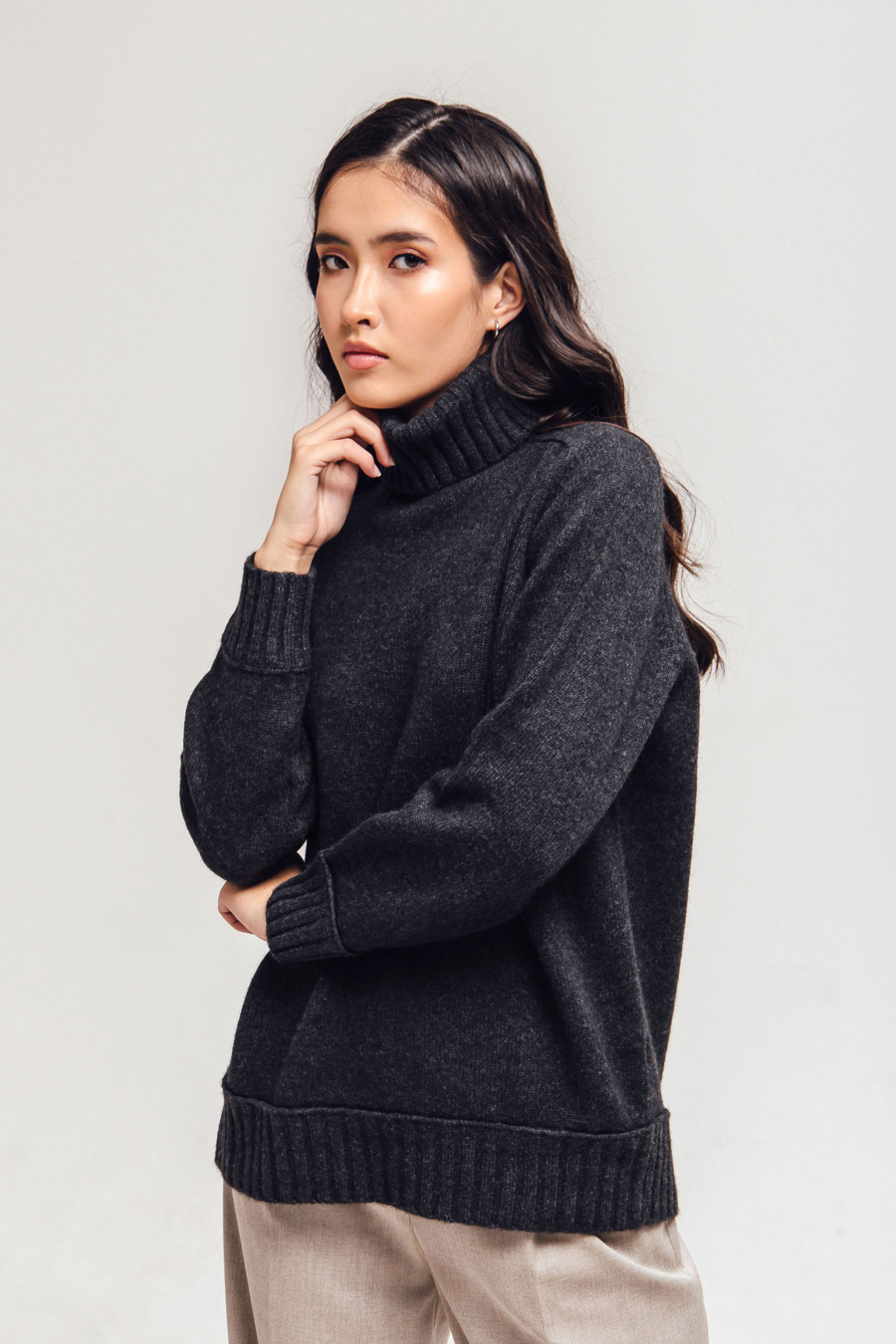 Купить свитер из кашемира munkh. Цвет: Тёмно-фиолетовый, Красный, Мультиколор, Коричневый, Графитовый, Иззелена-серый, Белый , Серый , Зелёный

