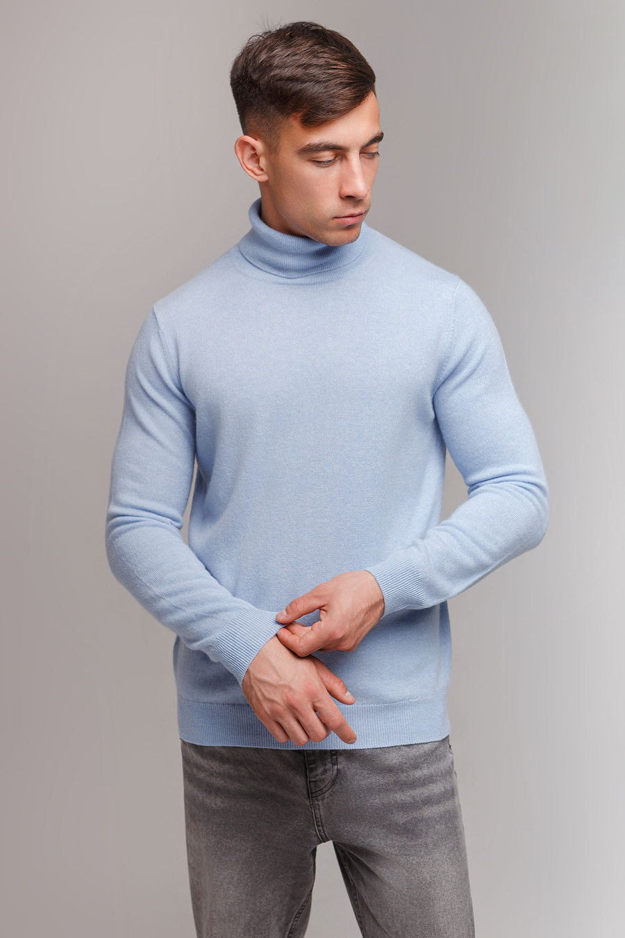 Купить водолазка из кашемира gobi. Цвет: Тёмно-коричневый, Серый , Чёрно-синий, Голубой, Тёмно-малахитовый, Графитовый, Коричневый, Бордовый , Меланж, Тёмно-серый
