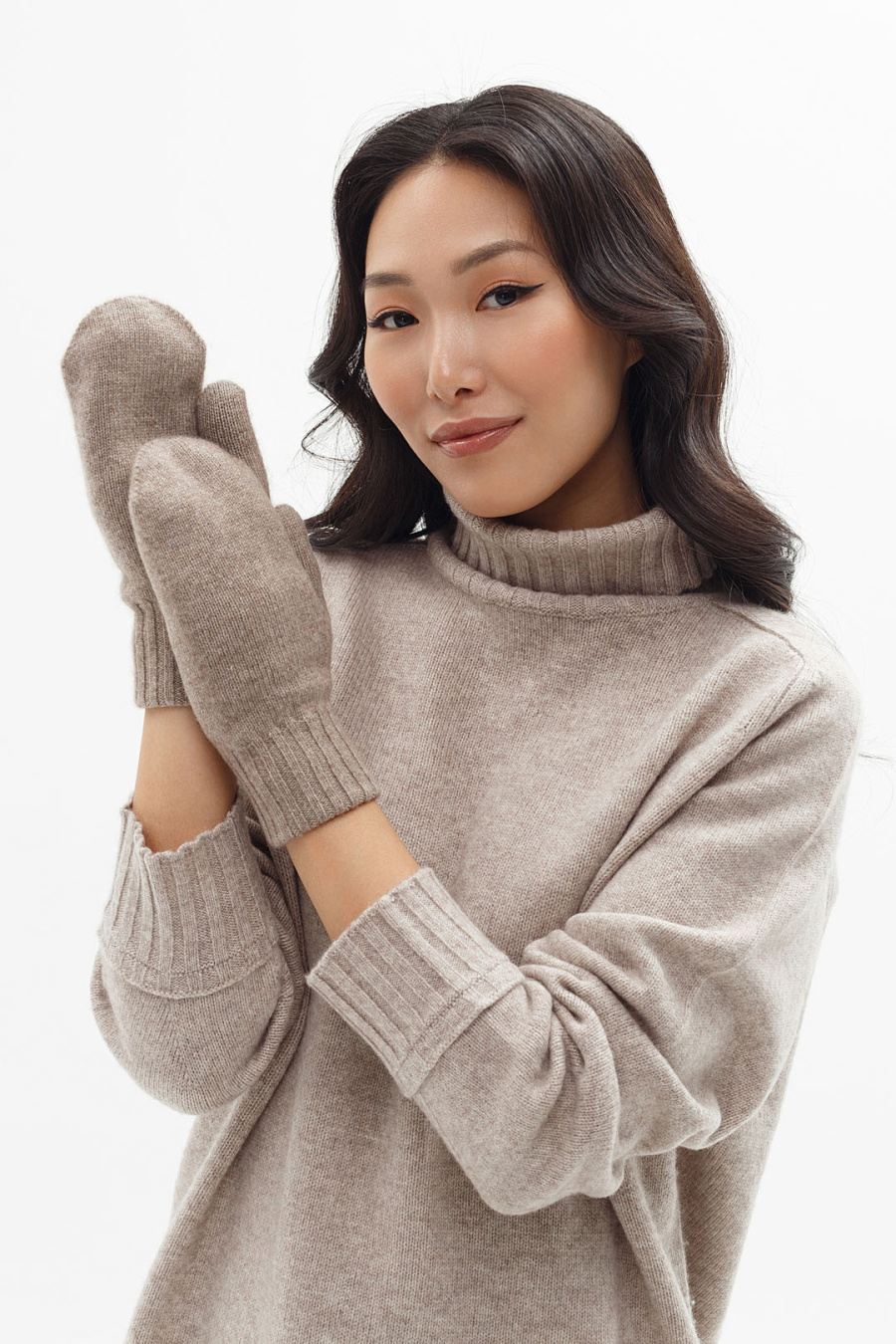 Купить варежки из овечьего пуха и кашемира cashmere house. Цвет: Коричневый, Тёмно-серый, Белый 