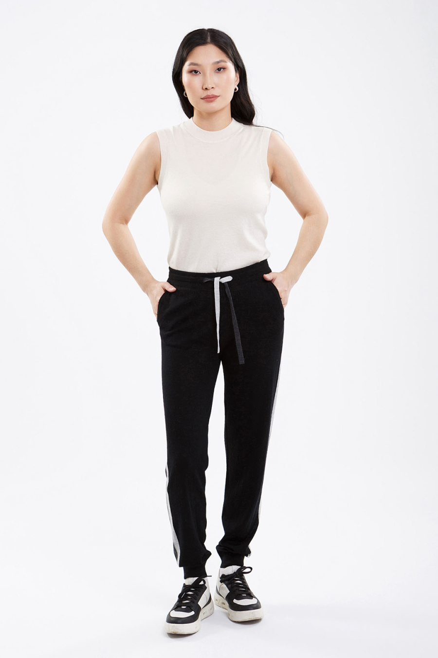 Купить брюки из кашемира с шёлком khan bogd. Цвет: Графитовый, Чёрный, Светло-коричневый
