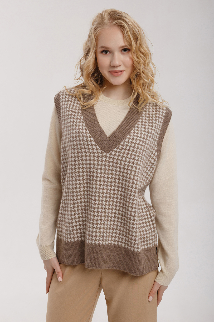 Купить жилет из кашемира bodio's. Цвет: Светло-коричневый
