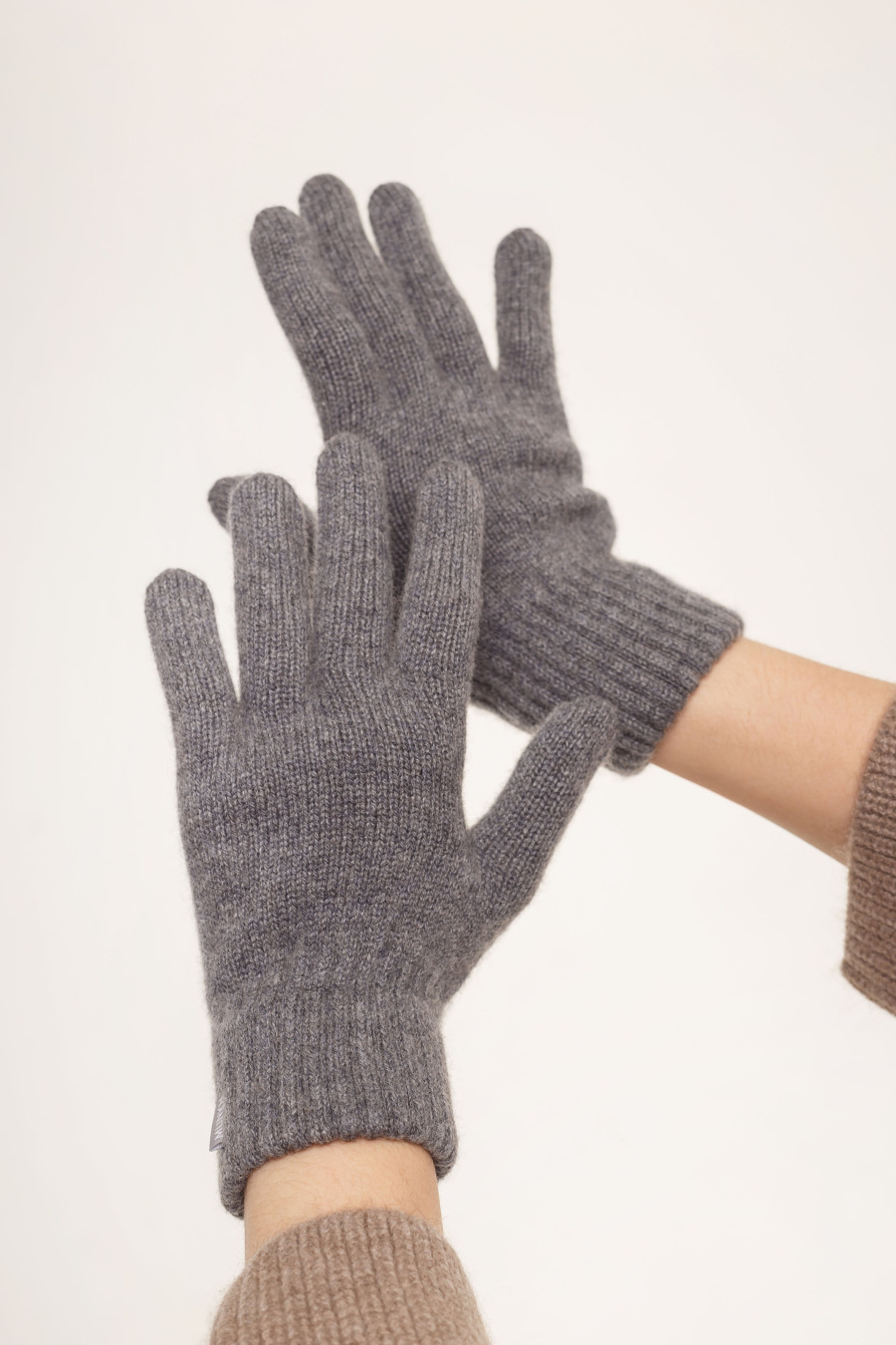 Купить перчатки из 100% кашемира munkh. Цвет: Синий, Коричневый, Бежевый , Светло-серый, Бордовый , Голубой, Серый , Тёмно-синий, Бежево-коричневый, Графитовый
