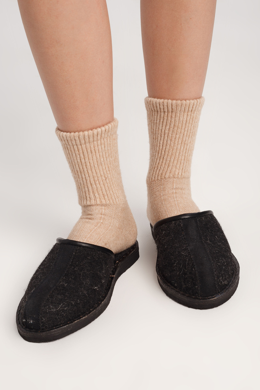 Купить тапочки войлочные без пятки bogts. Цвет: Красный, Зелёный, Коричневый, В ассортименте, Серый, Чёрный
