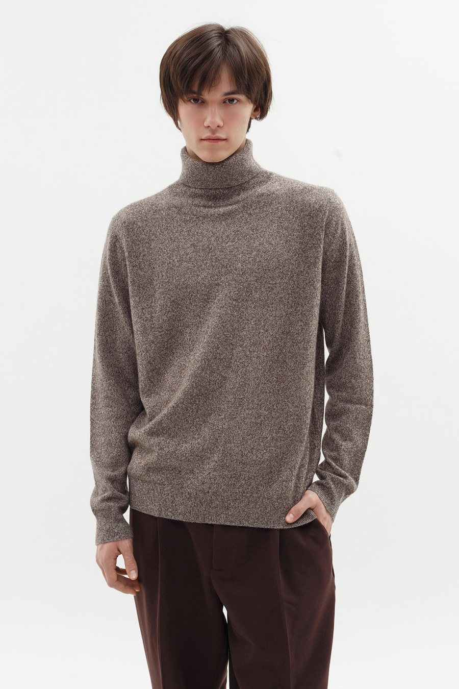 Купить водолазка из кашемира gobi. Цвет: Тёмно-коричневый, Серый , Чёрно-синий, Голубой, Тёмно-малахитовый, Графитовый, Коричневый, Бордовый , Меланж, Тёмно-серый
