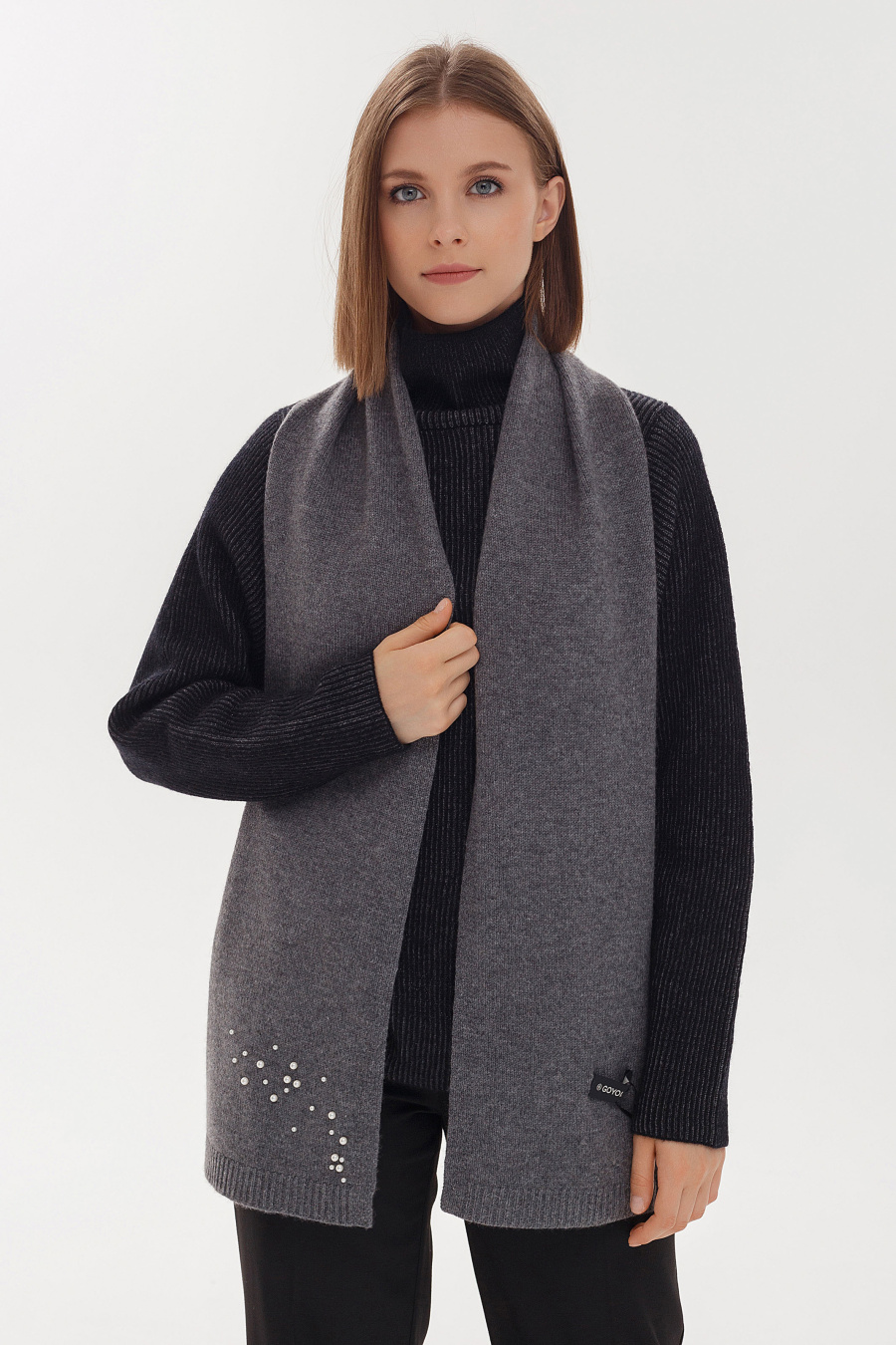 Купить шарф из кашемира с жемчужными бусинами goyol. Цвет: Тёмно-серый, Бежево-белый