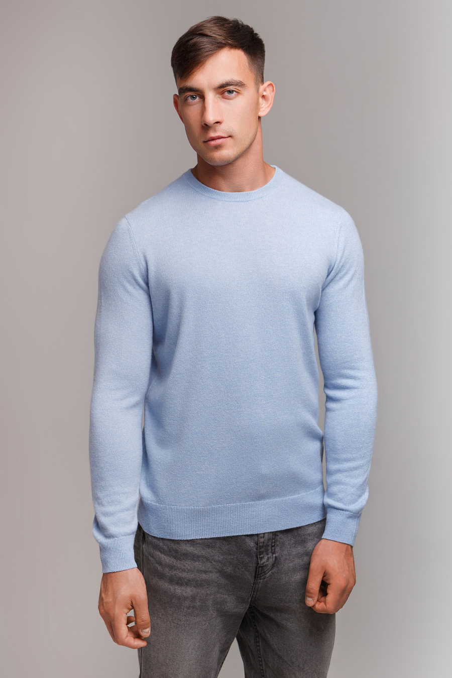 Купить джемпер с круглым вырезом из кашемира gobi. Цвет: Бордовый , Графитовый, Серебристо-серый, Тёмно-коричневый, Голубой, Коричневый, Чёрно-синий, Серо-голубой, Серый , Сапфировый, Тёмно-серый, Светло-серый, Чёрный, Тёмно-синий
