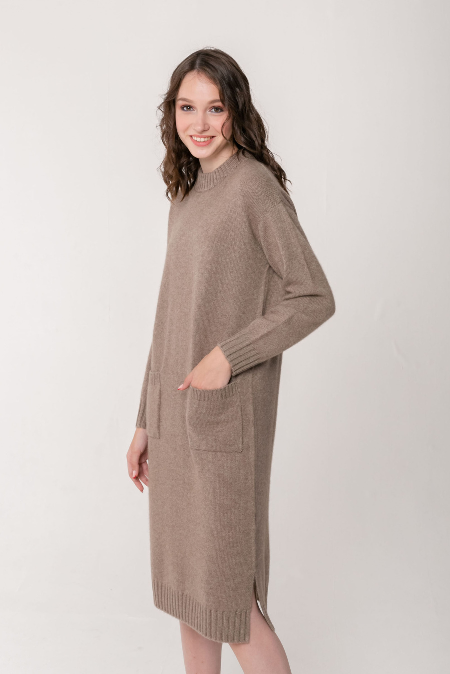 Купить платье из кашемира munkh. Цвет: Синий, Коричневый, Оливковый, Серый , Кремовый, Графитовый
