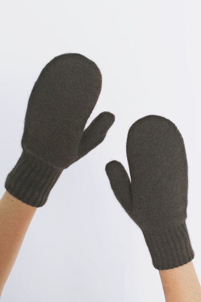 Купить варежки однотонные из пуха яка munkh. Цвет: Коричневый, Шоколадный, Пастельно-травяной, Светло-серый
