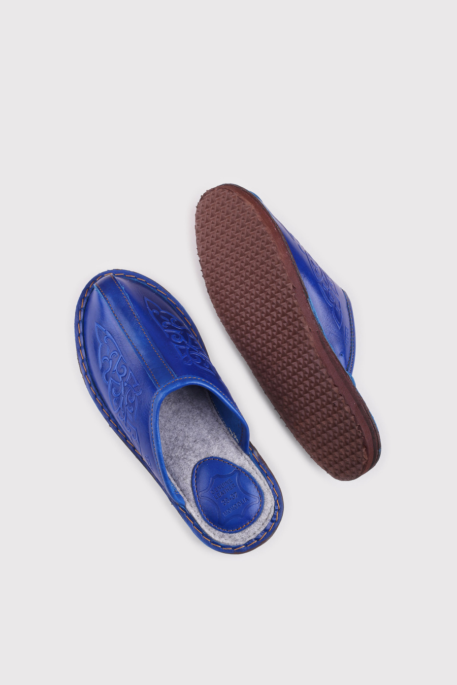 Купить тапочки кожаные с орнаментом bogts. Цвет: Сливовый, Шоколадный, Коричневый, Синий, Бордовый, Красный, В ассортименте, Бирюзовый
