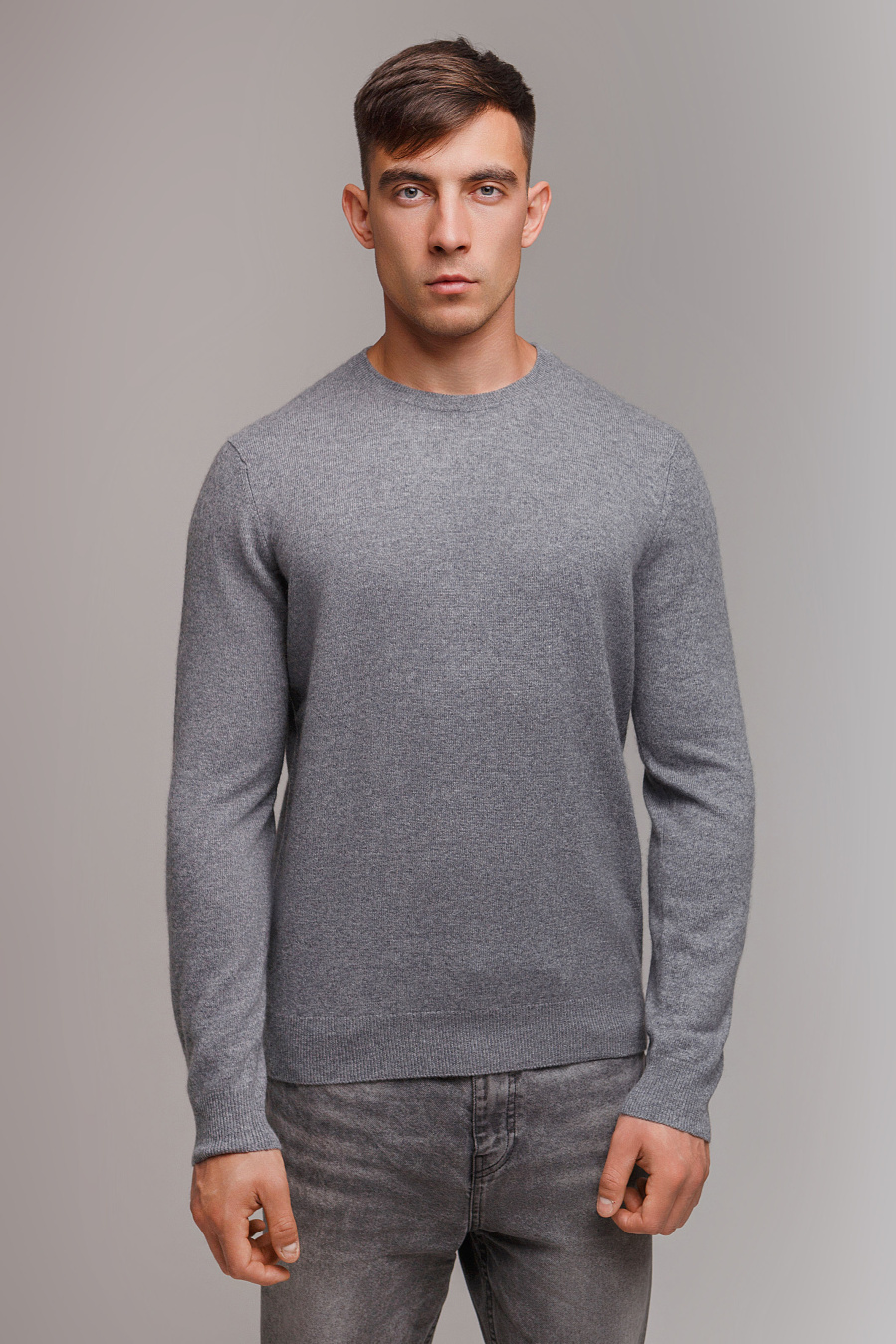 Купить джемпер с круглым вырезом из кашемира gobi. Цвет: Бордовый , Графитовый, Серебристо-серый, Тёмно-коричневый, Голубой, Коричневый, Чёрно-синий, Серо-голубой, Серый , Сапфировый, Тёмно-серый, Светло-серый, Чёрный, Тёмно-синий
