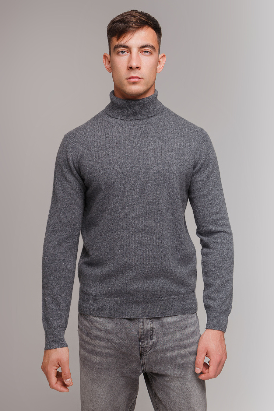 Купить водолазка из кашемира gobi. Цвет: Тёмно-коричневый, Серый , Чёрно-синий, Голубой, Тёмно-малахитовый, Графитовый, Коричневый, Бордовый , Меланж, Тёмно-серый
