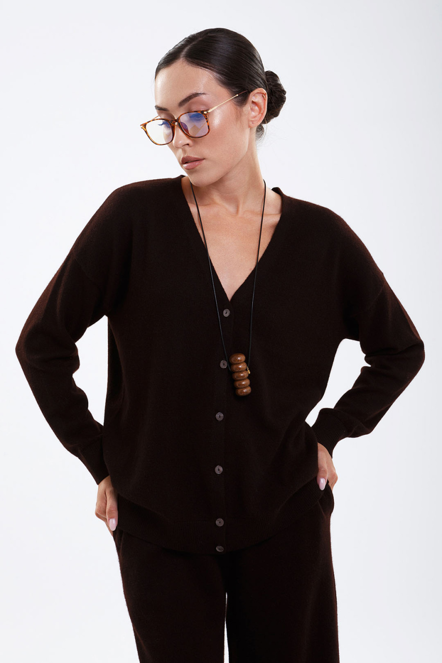 Купить кардиган из 100% кашемира cashmere house. Цвет: Коричневый, Графитовый, Шоколадный, Голубо-синий
