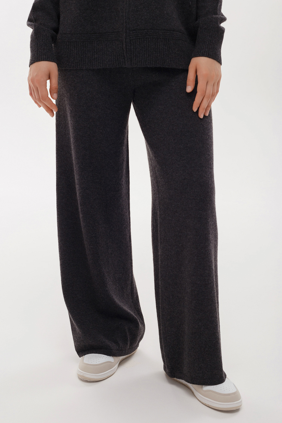 Купить брюки из 100% кашемира goyol. Цвет: Серый
