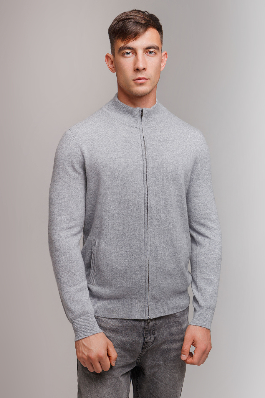 Купить кардиган из кашемира на молнии gobi. Цвет: Чёрно-синий, Коричневый, Тёмно-серый, Серебристо-серый, Графитовый, Чёрный, Светло-серый
