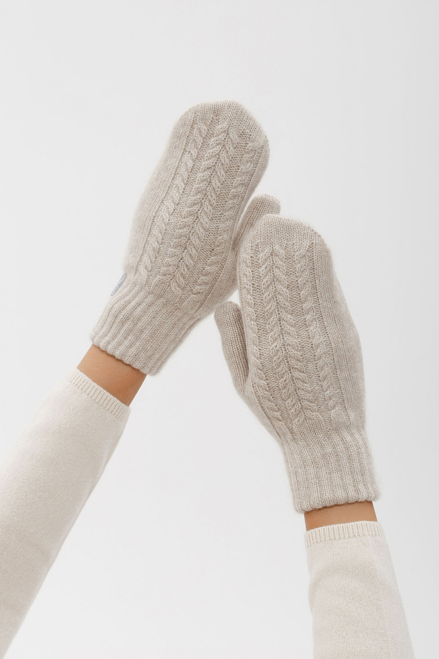 Купить варежки из 100% кашемира munkh. Цвет: Бежево-коричневый, Коричневый, Светло-серый, Белый , Бежевый , Голубой, Серый 
