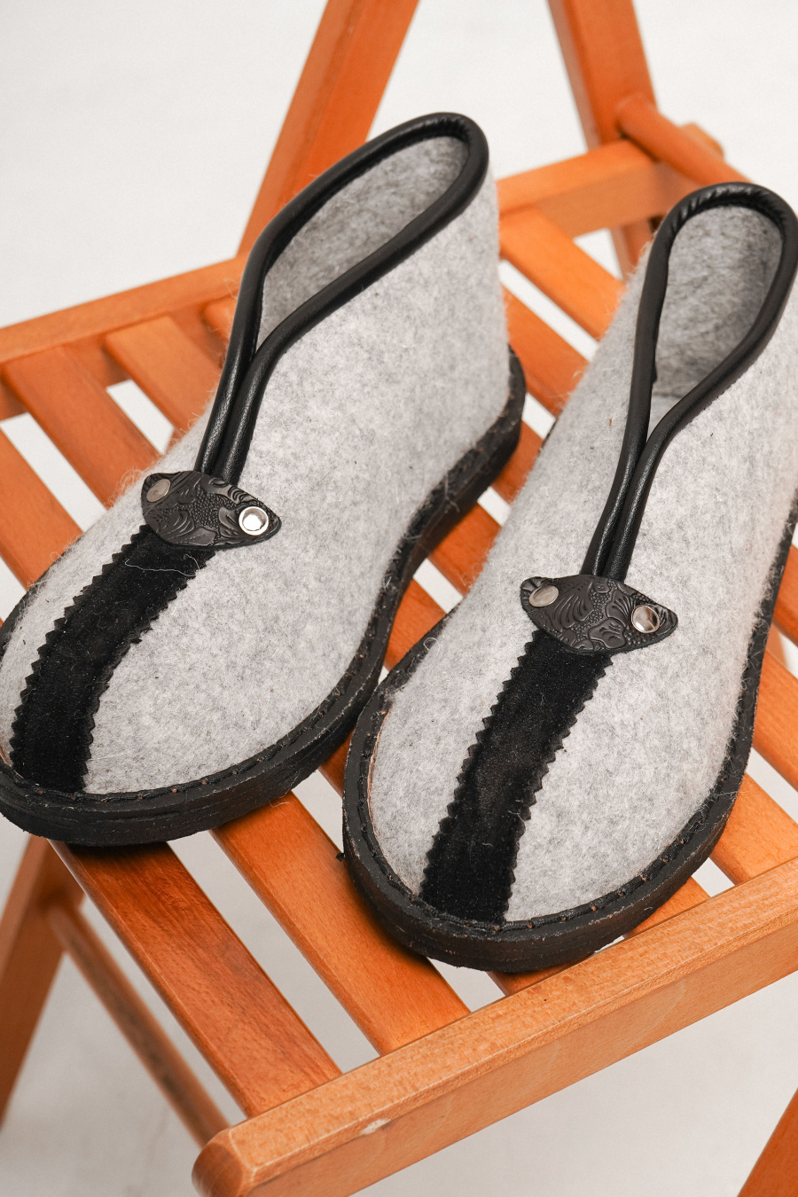 Купить чуни из войлока bogts. Цвет: Красный, Чёрный, Зелёный, В ассортименте, Коричневый, Серый
