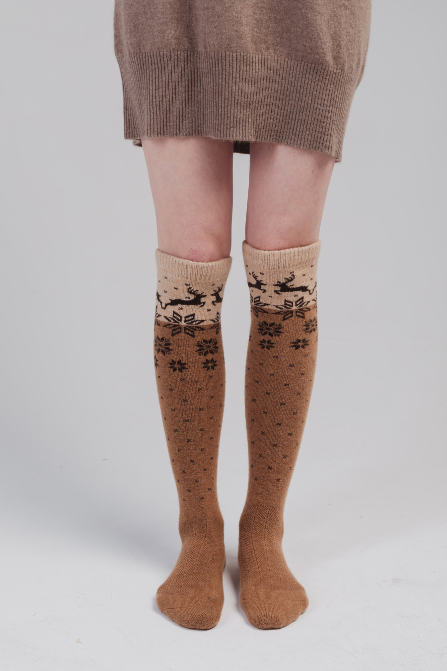 Купить гольфы шерстяные tod оймс. Цвет: Бежевый принт, Серый принт, Коричневый принт, Рыжий принт, Бежево-серый, Рыжий, Бежевый, Серый, Коричневый, Графитовый, Шоколадный принт, Шоколадный, Графитовый принт, Красный
