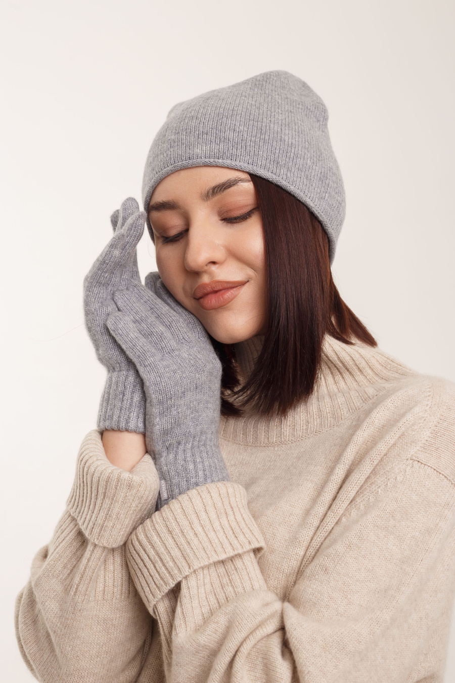 Купить перчатки из 100% кашемира munkh. Цвет: Синий, Коричневый, Серый , Бордовый , Бежево-коричневый, Графитовый, Бежевый , Светло-серый, Голубой, Тёмно-синий
