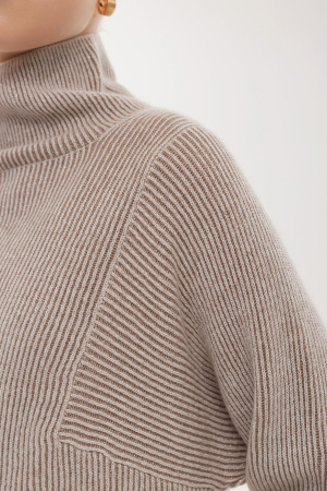 Свитер жен 03-23-301-OC Гоеол (F, 755/G8/MX D2-1Gold бел*кор*зол люр)